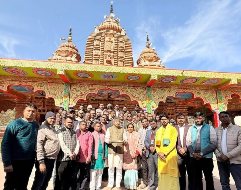 मंदिर में ओमकार जप में उमड़े श्रद्धालु