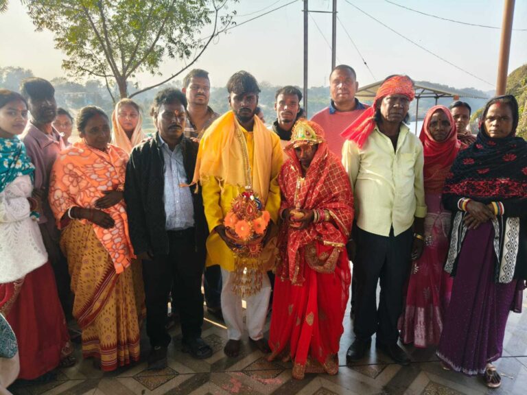 Bokaro News : प्रेमी जोड़े की करायी गयी शादी