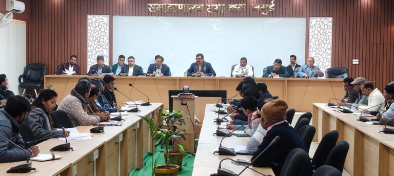 कोर्ट से जुड़े लंबित मामलों का शीघ्र निष्पादन करें – डीएम