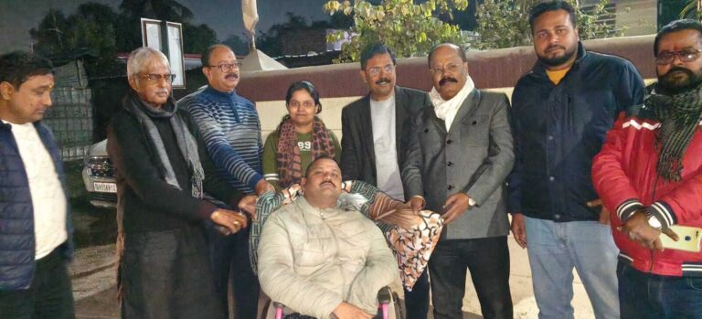 नगर परिषद ने वार्ड सात में 250 जरूरतमंदों के बीच कंबल वितरण