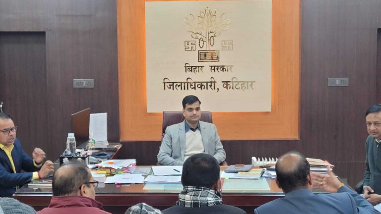 बड़े स्तर पर आजीविका मॉडल को केंद्र में रख कर कार्य करें: डीएम