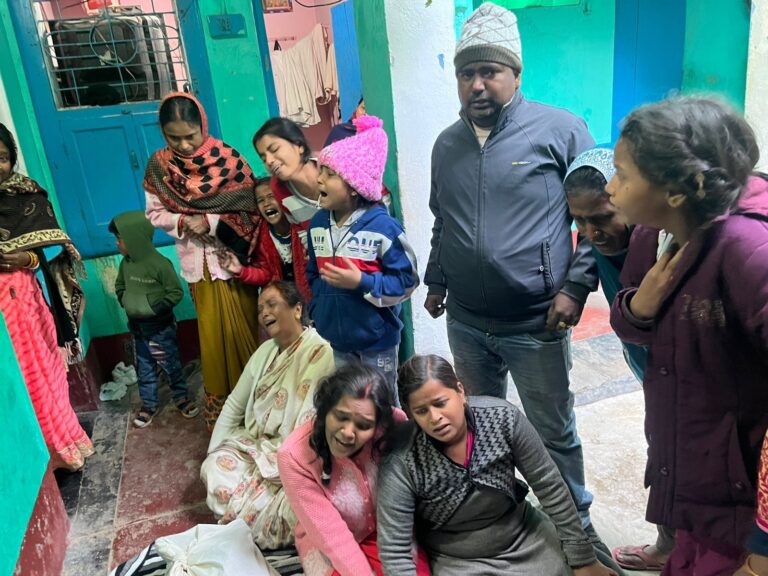 बाइक के धक्के से सड़क पार कर रहे होटल संचालक की मौत