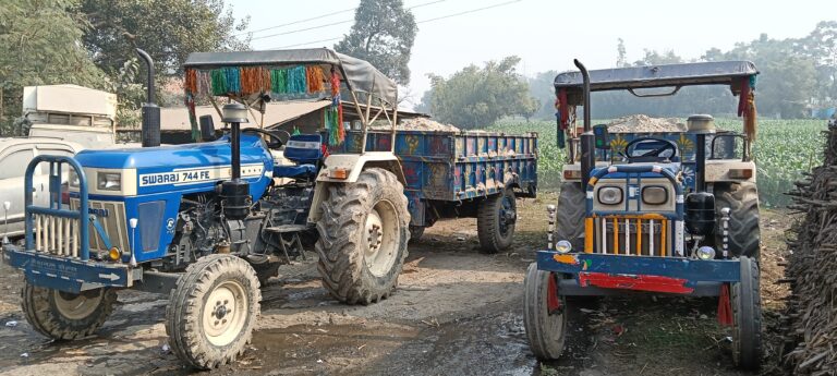 अवैध मिट्टी खनन में दो ट्रैक्टर जब्त