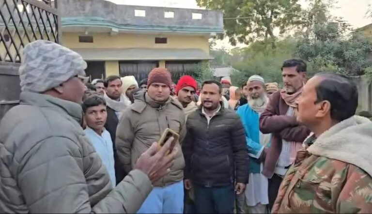 शादी में गया था परिवार, पीछे से चोरों ने साफ कर दिया घर, तीन भाइयों के कमरों से लाखों की लूट