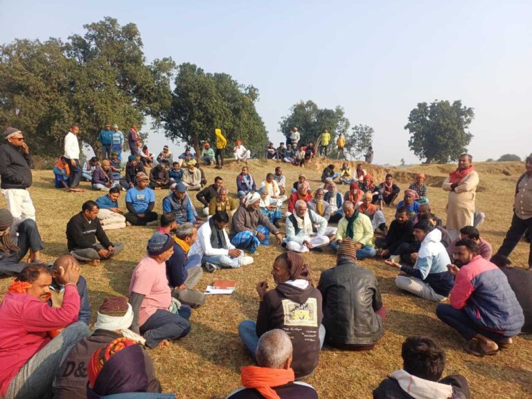 मानक के विपरीत बालू खनन से भड़के किसान, आंदोलन तेज करने का ऐलान