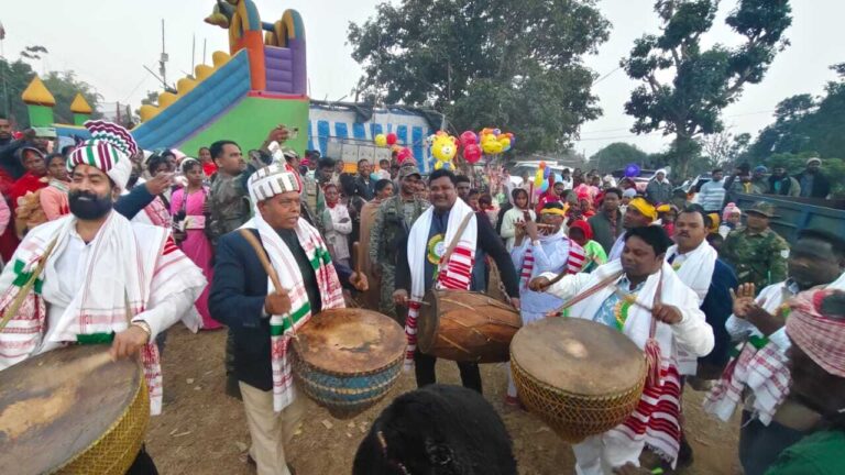 टुसू मेला में उमड़े ग्रामीण