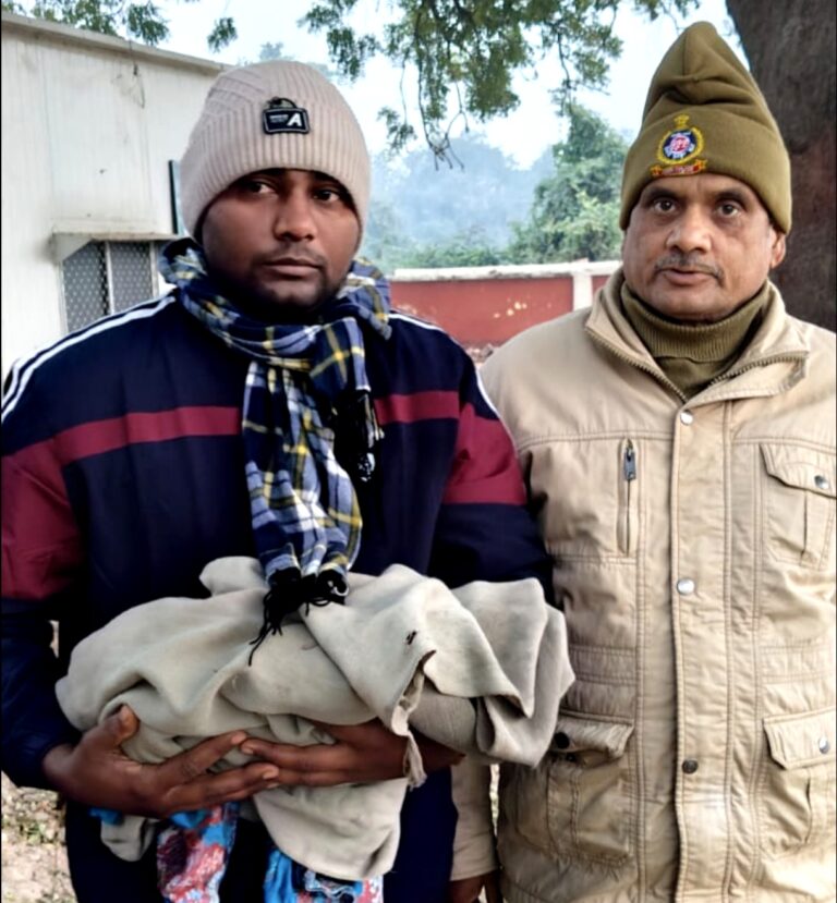 नवादा रेलवे स्टेशन परिसर में मिला नवजात, स्टेशन मास्टर की तत्परता से बची जान