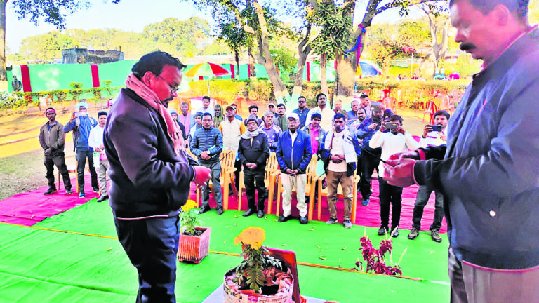 Chaibasa News : अंतरजातीय विवाह मान्य नहीं