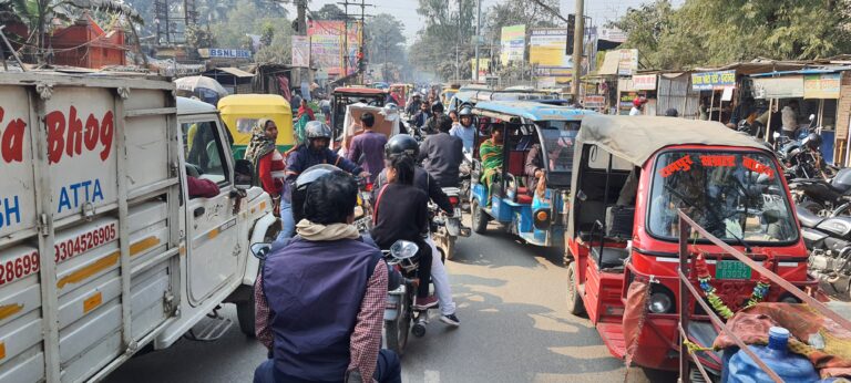 कराह रही सड़कें, हर ओर जाम से त्रहिमाम
