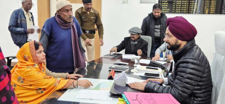 ग्राम पंचायत, नगर निकाय, अंचल, थाना, प्रखंड समेत सभी दफ्तरों में हुई जनसुनवाई, डीएम-एसपी ने खुद सुनी फरियाद