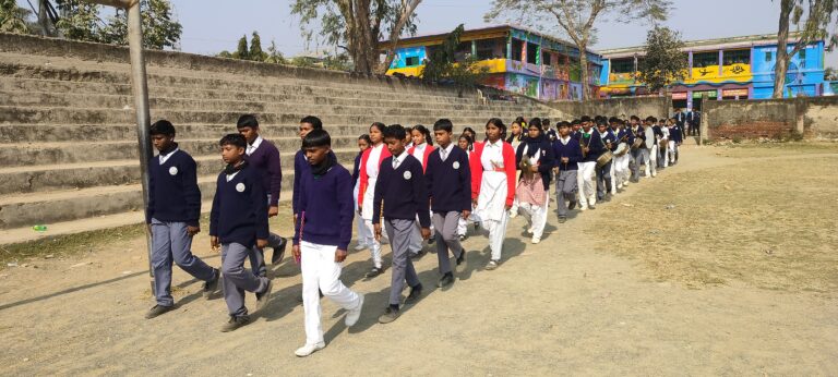 Chaibasa News : गणतंत्र दिवस की तैयारी, पोड़ाहाट स्टेडियम में गूंजे कदमताल