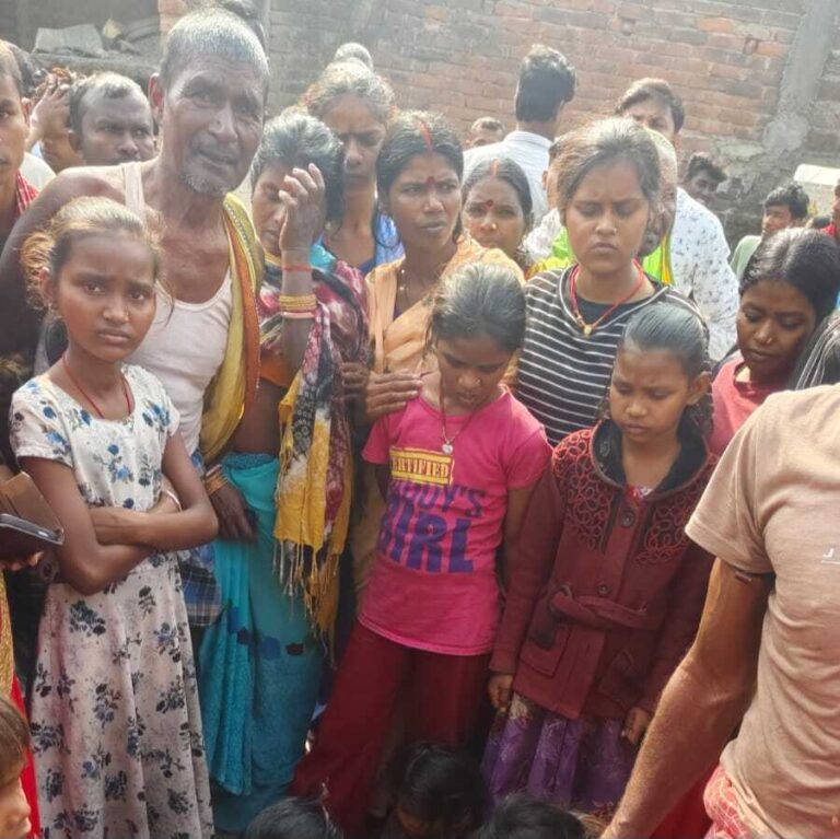 ईंट लदे तेज रफ्तार ट्रैक्टर ने मासूम को कुचला, मौत, सड़क जाम से आवागमन ठप