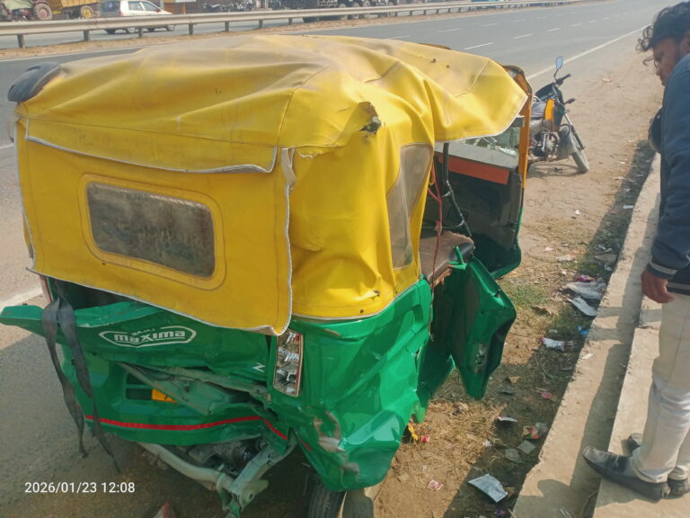 एनएच-19 पर ट्रक की टक्कर से टेंपो पलटा, चालक की मौत