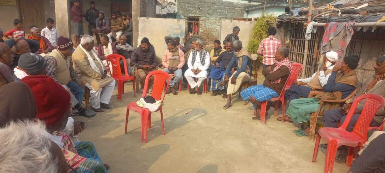 स्मैक बेचने के आरोप में पंचायत ने सुनायी सजा, आरोपित फरार