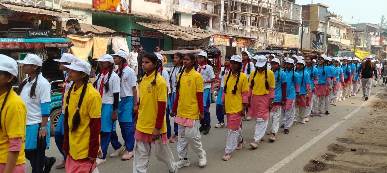 छात्राओं ने मैराथन व प्रभातफेरी से दिया सशक्तीकरण का संदेश