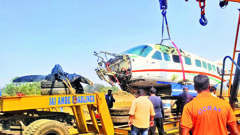 Rourkela News :  14 दिनों बाद सड़क मार्ग से भुवनेश्वर रवाना हुआ नौ सीटर दुर्घटनाग्रस्त विमान