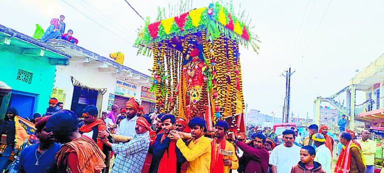 jehanabad News : गड़हनी में बसंत पंचमी पर महावीरी जुलूस शांतिपूर्ण रूप से हुआ संपन्न
