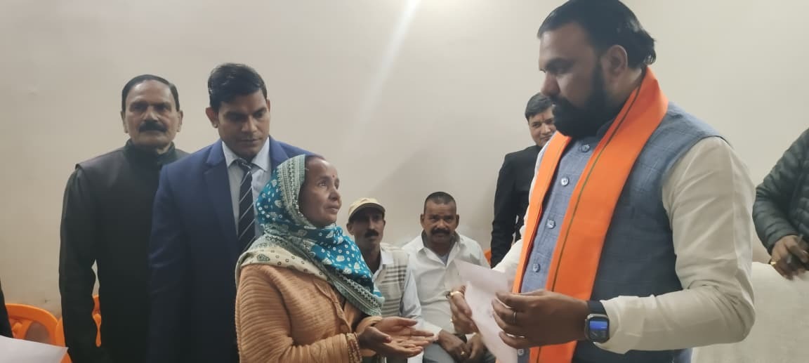 उपमुख्यमंत्री ने तारापुर में विधायक कार्यालय का किया उद्घाटन