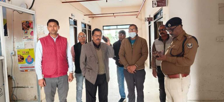 Madhubani News : एसीएमओ ने बेनीपट्टी अनुमंडलीय अस्पताल का किया निरीक्षण, दिये निर्देश