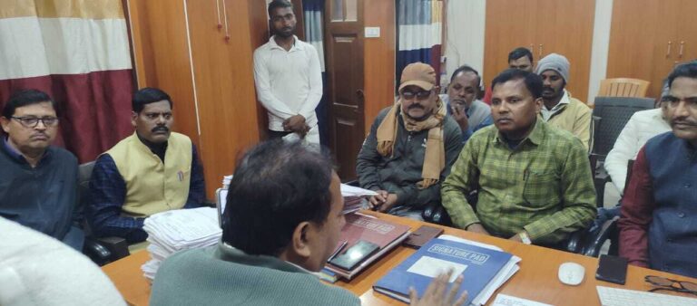कालबद्ध प्रोन्नति को लेकर बीडीओ से मिला शिक्षक संघ का शिष्टमंडल
