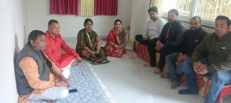 प्रधानमंत्री की मन की बात बूथ अध्यक्ष के आवास पर  सुनी गयी