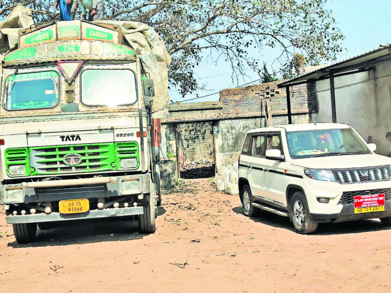 Sambalpur News : दो करोड़ रुपये का सुपारी लदा ट्रक जब्त, जीएसटी ठगी की आशंका