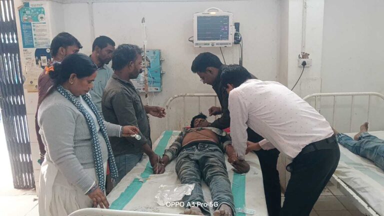 क्षतिग्रस्त टोटो पर बेहोशी हालत में मिला चालक