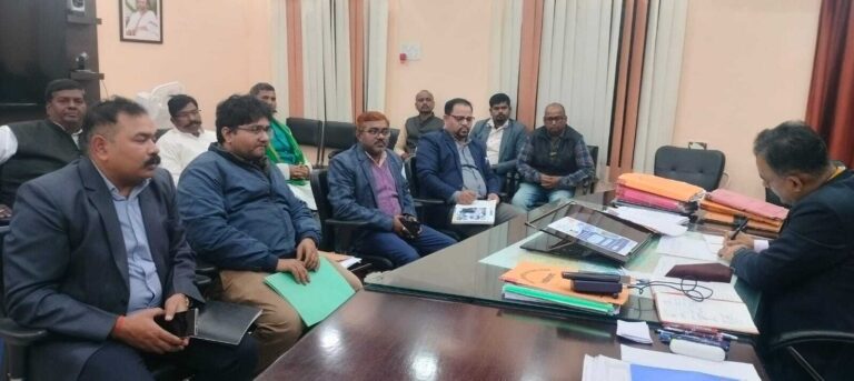 कम लागत में सोलर ऊर्जा से दीर्घकाल तक बिजली खर्च में करें बचत: डीएम