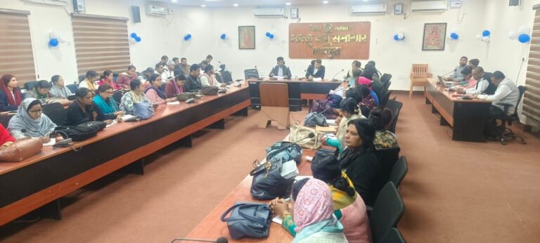 सभी आंगनबाड़ी केंद्रों पर पेयजल, शौचालय व बिजली की हो सुविधा – डीएम