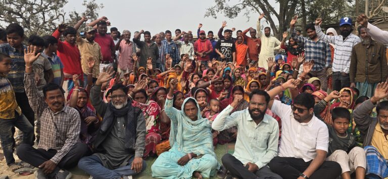 आशा बहाली में रिश्वतखोरी के विरोध में ग्रामीणों ने किया प्रदर्शन