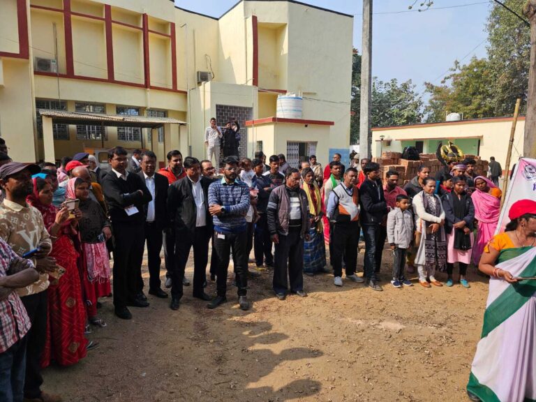 नुक्कड़ नाटक के जरिए सड़क सुरक्षा व नशामुक्ति का दिया संदेश