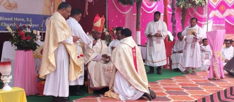 Chaibasa News : धर्म सेवा के लिए पारिवारिक बंधनों से ऊपर उठना जरूरी