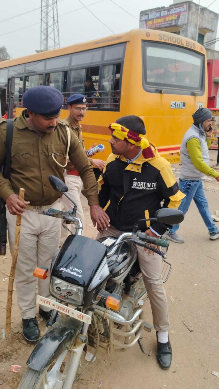 12 बाइक चालकों से वसूला गया जुर्माना
