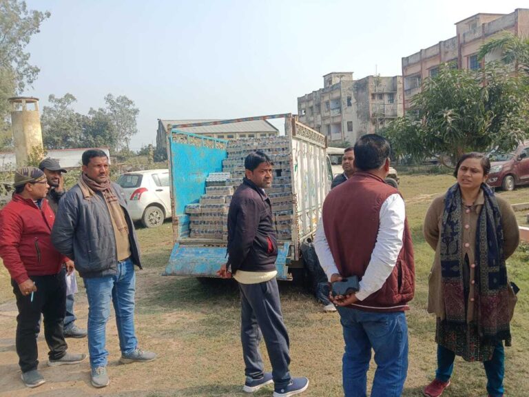 उचकागांव के श्यामपुर बाजार में यूपी से लायी गयी कोल्ड ड्रिंक की खेप जब्त