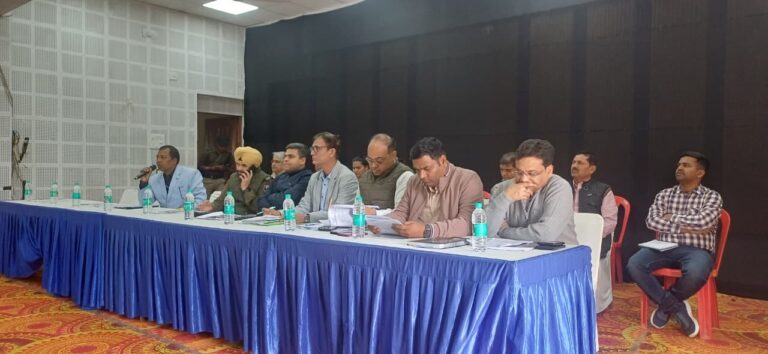 इंटरमीडिएट वार्षिक परीक्षा को लेकर डीएम ने की बैठक