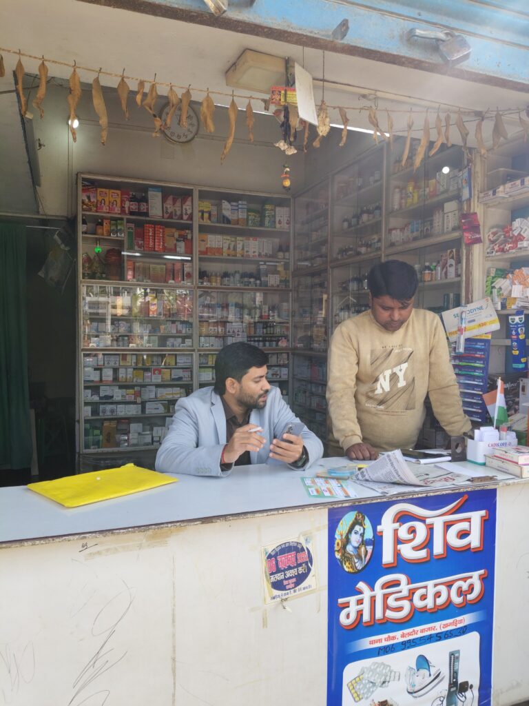 औषधी निरीक्षक ने की बेलदौर में आधे दर्जन दुकानों की जांच