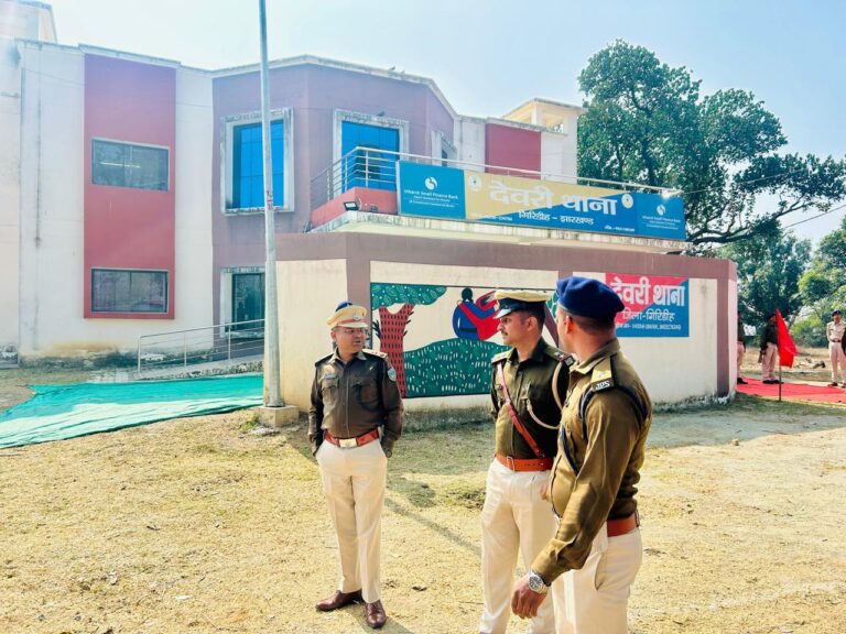 Giridih News :एसपी ने देवरी थाना का औचक निरीक्षण किया