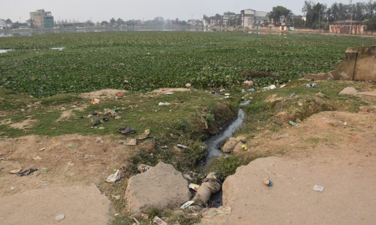 Bokaro News : जर्जर सड़क, पेयजल, स्ट्रीट लाइट की समस्या से जूझ रहें निगमवासी