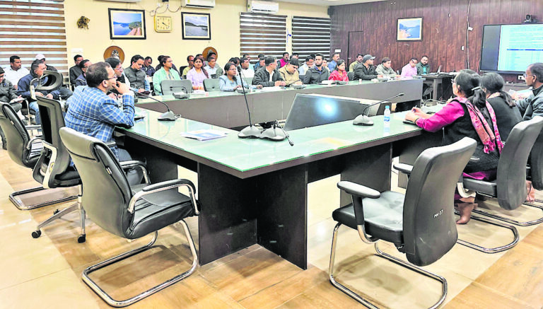 Seraikela Kharsawan News : अनुपस्थित शिक्षक होंगे निलंबित