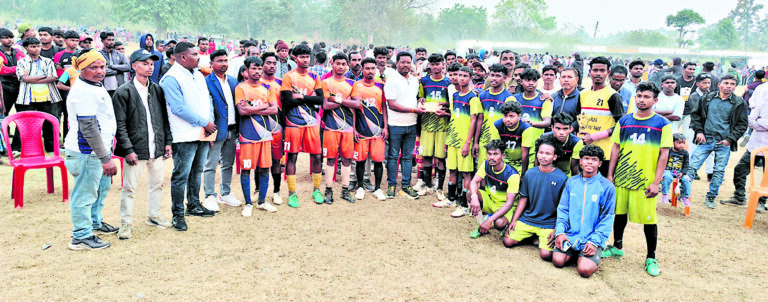Seraikela Kharsawan News : महिला में सोनाली व पुरुष वर्ग में बोदरा एफसी बने चैंपियन