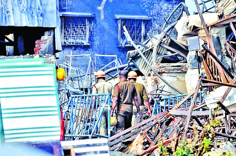 आनंदपुर अग्निकांड: रिपोर्ट में खुलासा- डेकोरेटर के गोदाम से शुरू हुई थी आग