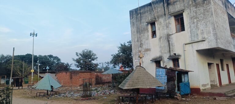 Giridih News :अतिक्रमणकारियों की चपेट में झारखंडधाम