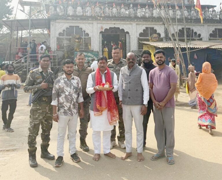 दिऊड़ी मंदिर पहुंचे कांके विधायक सुरेश बैठा