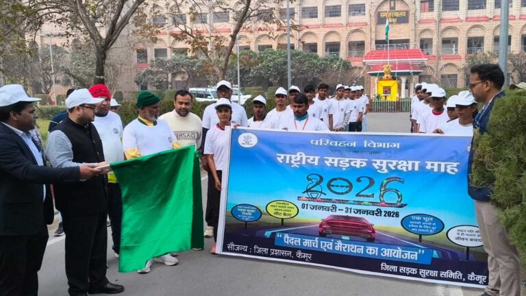 सड़क पर सुरक्षा को लेकर दौड़ का हुआ आयोजन