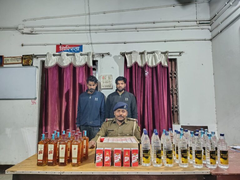 बाइक सवार दो शराब तस्करों को किया गिरफ्तार