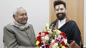 Bihar Politics: दही-चूड़ा की थाली में सियासत की राजनीति, बिहार में भोज के बहाने नए समीकरणों की खेल 4 Image 118