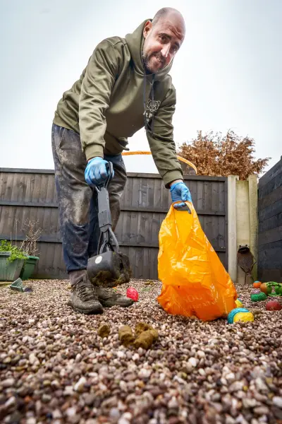 Dog Poop Scoop Business : कुत्ते की पॉटी उठाकर साल में 32 लाख! ये बिजनेस आइडिया सुनकर दिमाग घूम जाएगा 1 Image 166