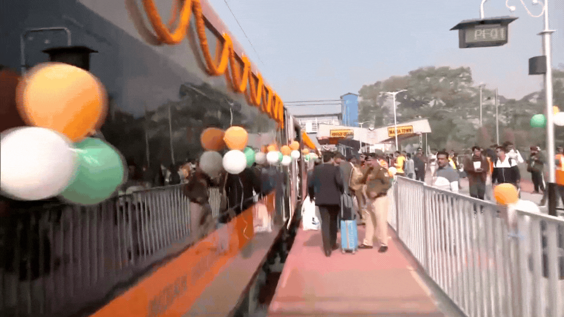 चुनाव से पहले बंगाल को 3,250 करोड़ की सौगात, वंदे भारत स्लीपर ट्रेन को हरी झंडी दिखायेंगे पीएम मोदी