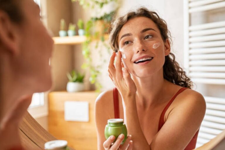 Beauty Tips: इंस्टेंट निखार के लिए आजमाएं ये घरेलू नुस्खे, चुटकियों में दूर होगी चेहरे की थकान