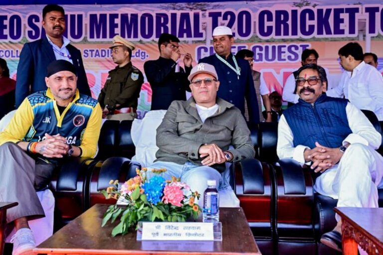 लोहरदगा में खुलेगा क्रिकेट का डे-बोर्डिंग सेंटर, धीरज साहू के प्रस्ताव पर वीरेंद्र सहवाग की हरी झंडी